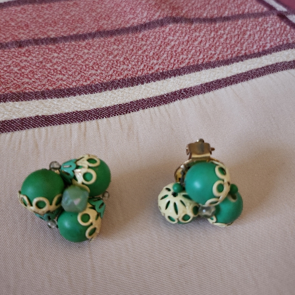 Vintage  RETRO Clip on Earrings